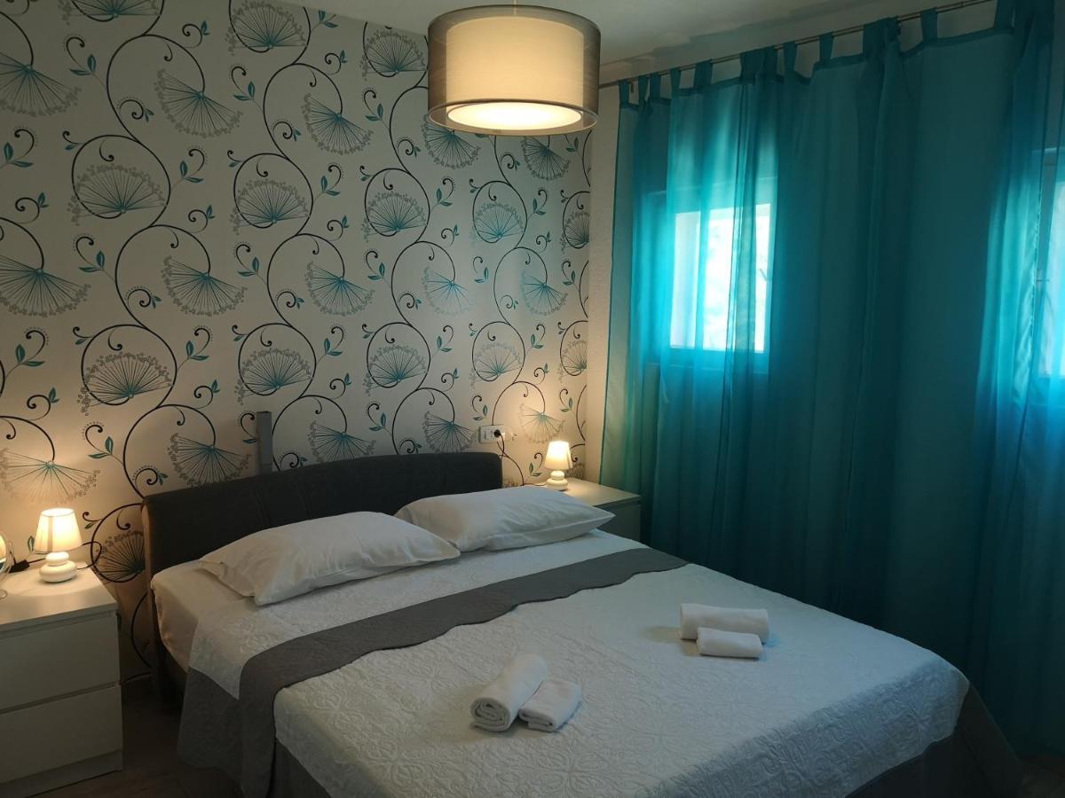 Mala Kuca Ispod Borova Villa Primošten Buitenkant foto