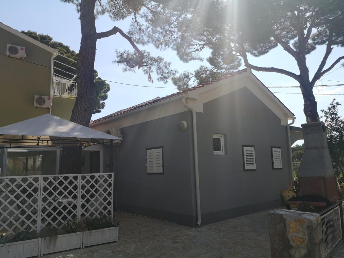 Mala Kuca Ispod Borova Villa Primošten Buitenkant foto