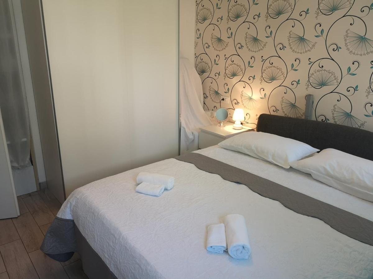Mala Kuca Ispod Borova Villa Primošten Buitenkant foto
