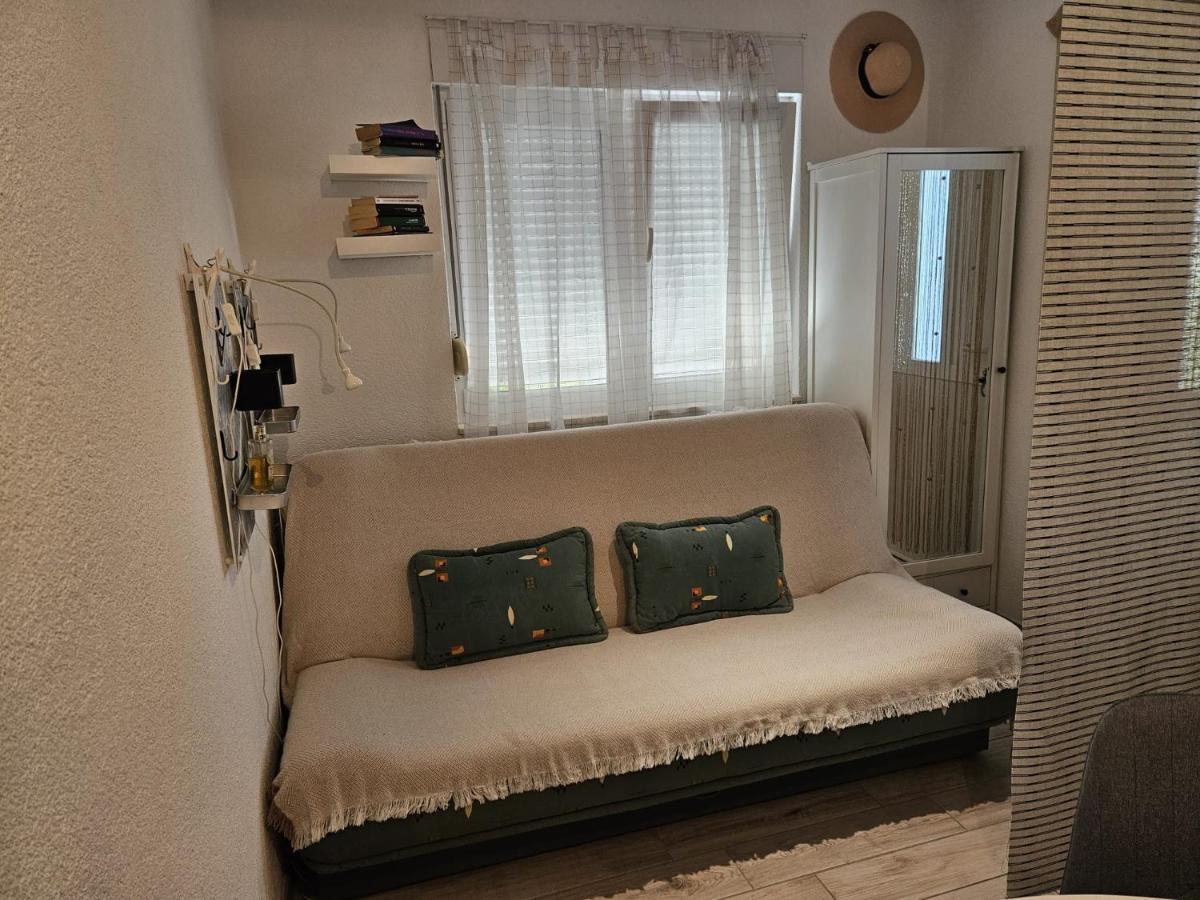 Mala Kuca Ispod Borova Villa Primošten Buitenkant foto